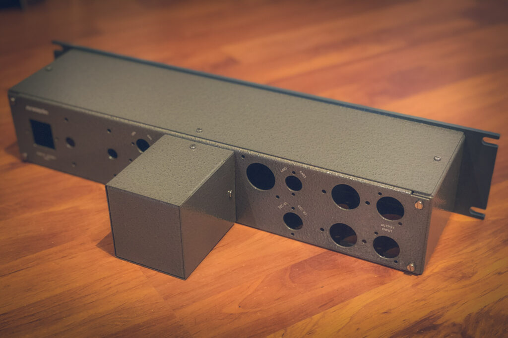 pultec-meq5-tube-midrange-equalizer-diy-by-analogvibes-back-closed