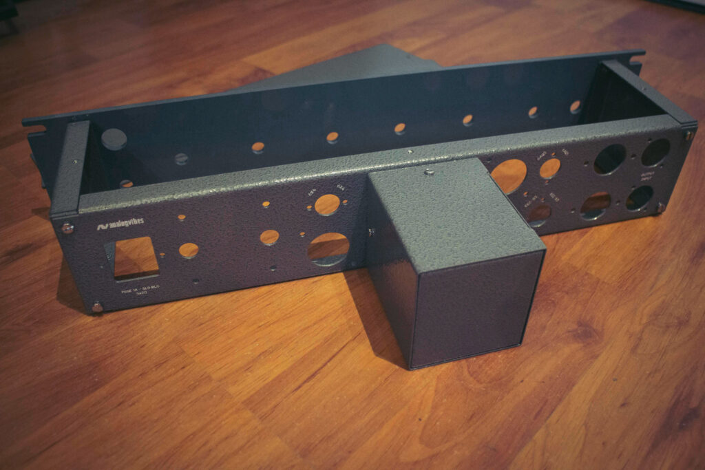 pultec-meq5-tube-midrange-equalizer-diy-by-analogvibes-back-open