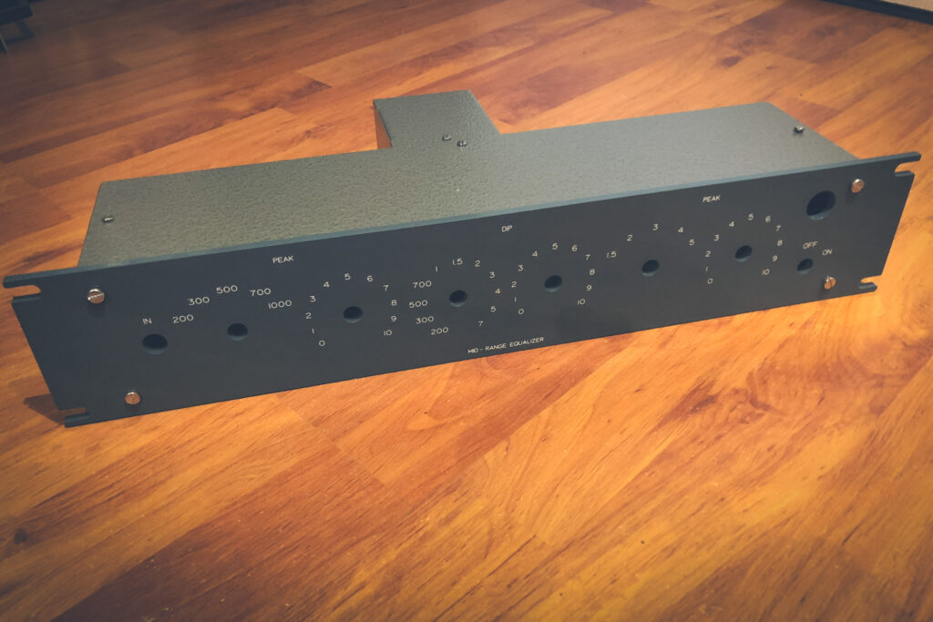 pultec-meq5-tube-midrange-equalizer-diy-by-analogvibes-front-closed
