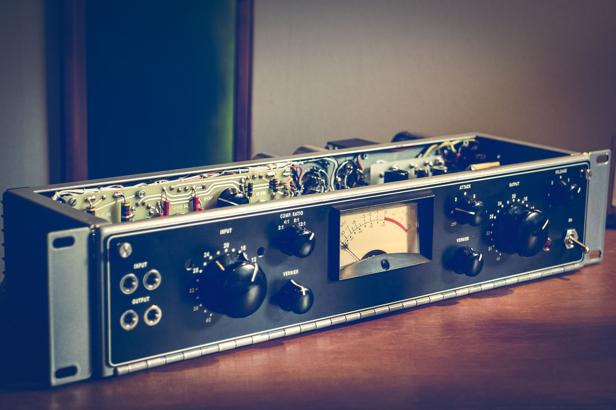 ua176-vari-mu-limiting-amplifier-diy-by-analogvibes_front_fin
